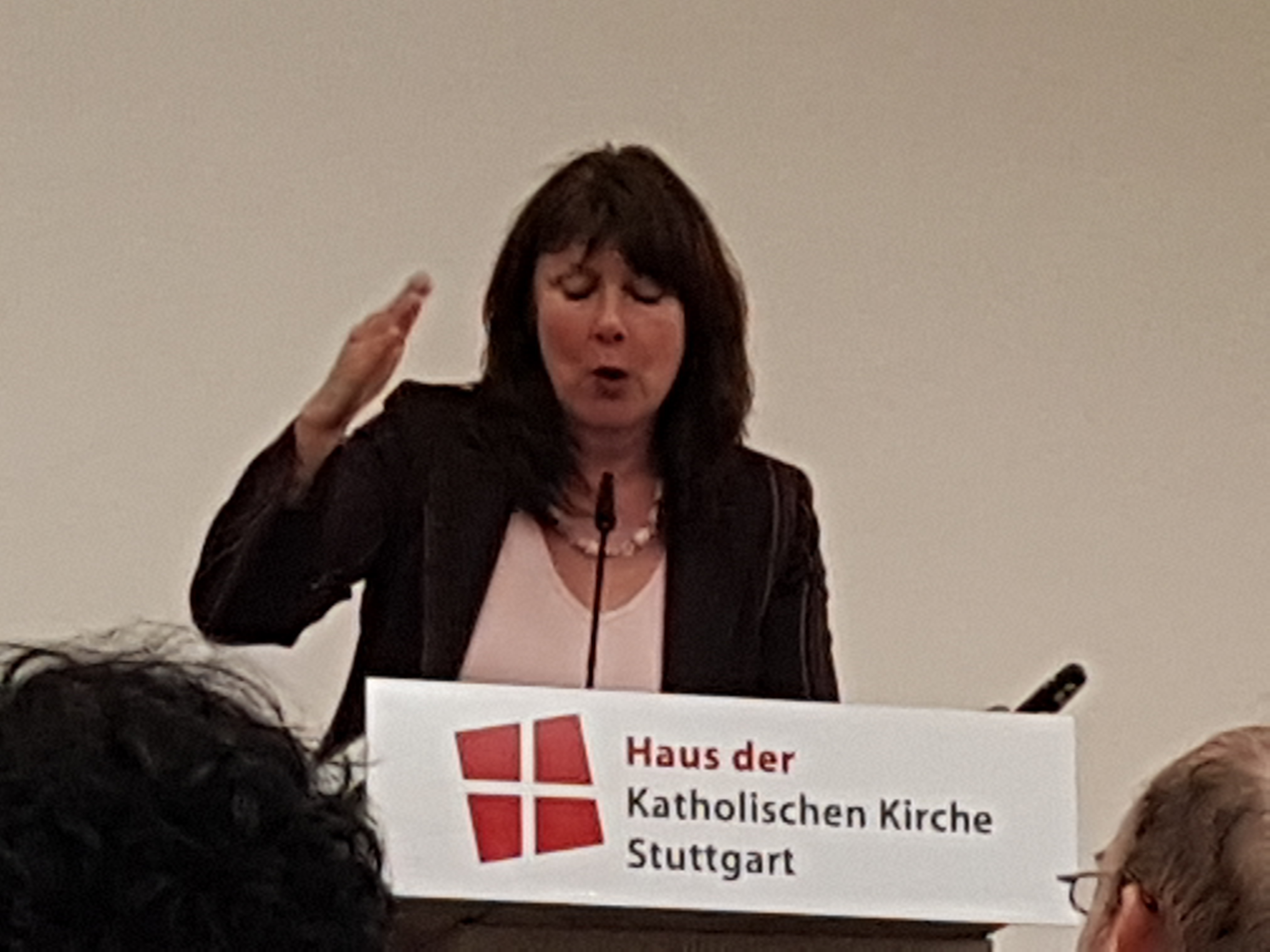 Frau Prof. Dr. Greif, Insitut für Pesonalmanagement an der Fachhochschule Nordwestschweiz hält einen packenden Vortrag über lebensphasenorientierte Personalentwicklung